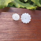 │蝶貝貝雕系列│大波斯菊蝶貝雕花耳針