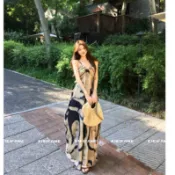 【𝐊𝐈𝐊𝐈𝐅𝐀𝐌𝐄】清冷大美女🕊️✨高級中式V領抽褶水墨印花長洋裝 印花洋裝 吊帶裙 A字洋裝 渡假洋裝 連身裙 長裙