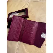 全新Aigner長夾/酒紅 Burgundy立體幾何壓紋牛皮/經典馬蹄扣