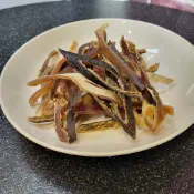 『老古意Old Good Eat』乾魚皮 鯊魚皮(黑厚魚皮) 100公克