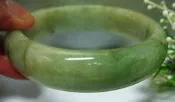 ♥ 婉 湲 玉 鐲 坊♥ 天然 保證A貨翡翠水頭飽滿 冰種蘋果嬌綠玉鐲 內徑約5.35ㄨ1.48ㄨ0.8cm(55.5g)《17.5圍》=H-326