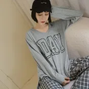 OB嚴選-長版V領英文印花落肩長袖大學T《AB16644-》