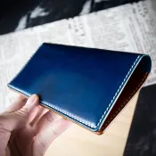 【客製化禮物】【輕薄對折 長夾】藍色Cordovan馬臀皮 客製化刻字