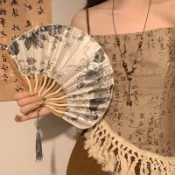  網紅爆款  小扇子隨身便攜古風貝殻扇折疊清涼扇道具漢服古典中國風扇子折扇