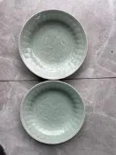 老龍泉窯青瓷盤2個，釉色溫潤，器型規整。整體成色還可以，有正