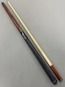 撞球桿 美茲魁衝臺球杆 搭配紫心木前節 整體成色95新 杆嘎嘎直 無任何暗病 衝球嘎嘎有勁 炸球不扎堆。配套齊全：巧克粉