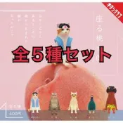 座る桃太郎