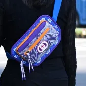 【GUCCI 古馳】經典雙G LOGO尼龍織布三用後背包胸口包腰包(藍紫)