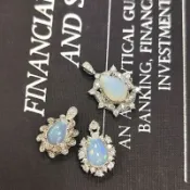 沒打燈就已這麽彩🇬🇧英國帶回英國Harrods天然澳大利亞歐珀澳寶opal 925純銀吊飾十字架吊墜施華洛世奇水晶項鍊墜