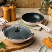 【STAUB】粉紅奶酪迷你煲琺瑯鑄鐵鍋16cm＋圓形琺瑯鑄鐵平煎鍋16cm(德國雙人牌集團官方直營)