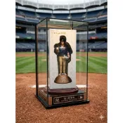 ➡️全新未拆 經典絕版珍藏-王建民  MLB19勝紀念公仔（送沉默的王牌）