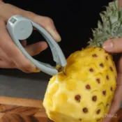 夏日爆款☞多功能專用挖眼器不銹鋼去眼夾子去籽菠蘿刀具去皮器神器挖孔去蒂 不鏽鋼鳳梨挖眼器 鳳梨去眼器 削鳳梨神器 去蒂器