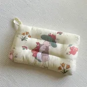 【PETER RABBIT 比得兔】60支天絲兒童枕-森物語(1入/童枕/水洗枕/天絲枕/枕頭/比得兔與V&A博物館)