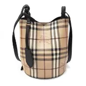 【BURBERRY 巴寶莉】40571581 經典格紋Haymarket PVC皮革飾邊水桶款肩背/斜背包(黑色)