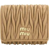 miu miu Matelasse 皺褶納帕羊皮三折短夾(棕色)