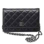 CHANEL 經典雙C LOGO菱格紋小羊皮銀鍊WOC手拿/斜背包(黑)