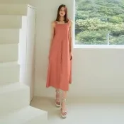 【OUWEY 歐薇】後開V字露背吊帶長洋裝(粉色；S-M；3232437028)