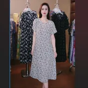  洋裝 大尺碼女裝 連身裙 洋裝連身裙 韓系穿搭夏天 圓領短袖白底小碎花棉綢洋裝 寬鬆直筒遮肉中長裙 中年媽媽居家郊遊