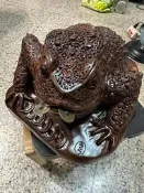 牛樟的蟾蜍雕刻（三義雕刻大師李定奎落款）