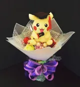 X射線 精緻禮品 22公分坐姿皮卡丘 金莎捧花，寶可夢/神奇寶貝/情人節金莎花束/頒獎/畢業花束/畢業典禮/情人節禮物/送禮/捧花/節慶/婚禮小物/生日禮物/交換禮物/告白/求婚，X射線【Y234066】