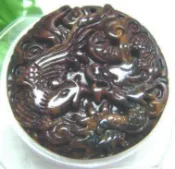 【婉 湲玉 石 坊】~【天然三江雞血石精雕●龍鳳飛舞●墬子】《雕工細膩讓人稱讚》淨重28.5公克 (直徑4.6ㄨ厚0.7cm)=A1-233