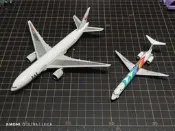 JAL旅客機 777 md90 兩個打包無盒  如圖，無盒，磨形和雜誌在  爽快者非偏遠