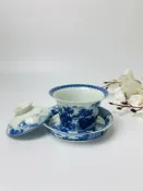 古瓷堂日本回流瓷器 日本回流 有田燒幸山窯青花三才蓋碗 山水畫工精緻 青花發色透明艷麗 瓷胎潤澤 茶碗茶具 泡茶神器 典藏收藏 油畫般美感