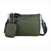 PRADA Re-Nylon+Saffiano三角鐵牌LOGO再生尼龍/防刮牛皮拉鍊斜背包(軍綠)