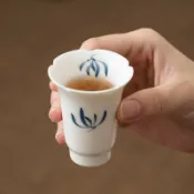 全球選品1館 生活百貨 手繪蝴蝶蘭花小足杯聞香杯陶瓷功夫茶杯主人杯德化白瓷茶具品茗杯