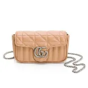 【GUCCI 古馳】Marmont GG Super Mini復古銀扣絎縫皮革翻蓋肩/斜背包(粉膚色)