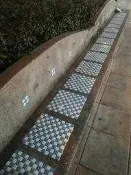 ＊長安建材行＊ 泰國某公園 用抿石子 + 一才一才的馬賽克分劃出座位