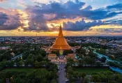 【Lion Travel 雄獅旅遊】泰國旅遊│佛統納薩塔藝術燈光節,華欣國際五星1晚,夜遊湄南河,飛機椰林咖啡廳,華欣葡萄酒莊,暹邏商圈五日 出發地點：台北