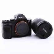 限量Sony紀念品A7R相機USB隨身碟(8GB)  Sony為了紀念A7R 全片幅135數位相機。 推出原型帶8G的U