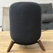 💥【年度爆款】💥 免運 適用於蘋果 Homepod 一代二代 音響支架 音箱桌面 金屬三角支架 胡桃木