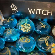 台灣出貨 免運 琉璃石盧恩符文石 雕刻Witch Runes 維京如尼字母 13片成套 休閒占卜桌遊收藏擺放專用原石擺件