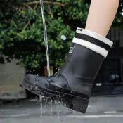 (店+)雨鞋男女同款中筒防滑耐磨雨靴輕量大尺碼長筒防水工作鞋長款中筒雨鞋防水加厚中筒雨靴戶外涉水鞋溯溪鞋透氣長靴水陸兩用時尚雨靴