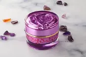 泰國佛牌真品，阿贊雷紫色玫瑰花香魅力無限吸財增強人緣魔力蜜粉，桃花，異性緣，招財，增加客源，挽回感情，越變越美，無限吸引 