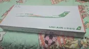 全新未拆封之立榮航空首飛MD-90送給乘客之飛機模型紀念品，比例1：100