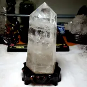 [Disk水晶][強力磁場]天然白水晶柱 鎮宅 避邪 招財 防小人NA-25送木座(180x88x88mm1.6公斤)