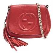 【GUCCI 古馳】經典SOHO系列大LOGO流蘇吊飾小牛皮流蘇斜背馬鞍包(紅色323190-6523)
