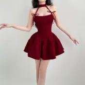 【喵喵優選】 聖誕節裙子 紅色洋裝 新年衣服 聖誕洋裝 氛圍感蝴蝶結 掛脖A字公主傘裙 生日禮裙 宮廷風露背收腰蓬蓬裙