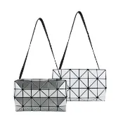 【ISSEY MIYAKE 三宅一生】BAOBAO 4x6 CARTON亮面立體側背包(2色選)
