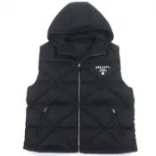 【DOKODEMO】【5積分】成色極佳▼PRADA Prada 2022款 SGB804 Logo印花 RE-NYLON 連帽拉鍊羽絨背心 黑色 XXXL 正品男款