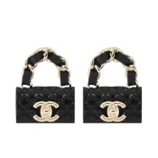 CHANEL 經典雙C LOGO皮革裝飾COCO包造型穿式耳環(黑金)｜100%原廠真品｜JS Maxx官方旗艦館