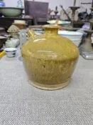 清代石灣窯黃釉壺，嘴小飛皮，圖片和實物有點色差，造型規整，老