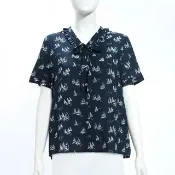 【ILEY 伊蕾】V領帆船印花襯衫式上衣(深藍；M-2L；1252691402)