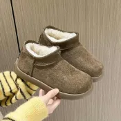 (店+)【UG 優物集】雪地靴冬季女靴保暖靴毛毛雪靴厚底雪靴防寒雪靴短筒及踝厚底增高大尺碼寬楦一腳套無鞋帶防水防潑防滑橡膠底加厚毛內裡超保暖耐磨鞋底加固鞋頭防碰撞輕量防潑水耐寒久站不累素