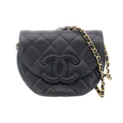 【BreezeOnline 微風精品線上】Chanel 黑雙C菱格粒紋牛皮金鍊馬鞍包(AS3867-黑)