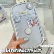 【二次元小食量淺藍痛包筆袋】學生多功能 吧唧 小卡 收納包 燒餅筆袋 小眾 痛包 筆袋 收納