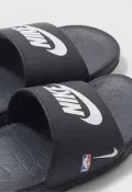 Nike 涼拖鞋 Benassi Solarsoft NBA 黑底白勾 運動拖鞋男鞋 917551-004 jordan